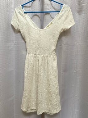 Ladies ALYTHEA Criss-Cross Back Dress Size Small NWT